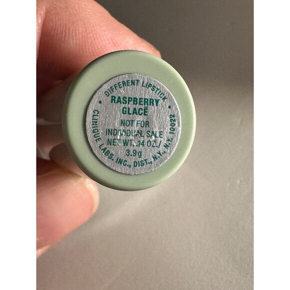 NIB Clinique Different Lipstick; Raspberry Glace - Picture 2 of 2